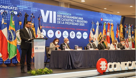 Mesa de panelistas en la VII Conferencia de la Red Interamericana de Catastro y Registro de la Propiedad 2021