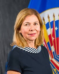 Sra. Angela Crowdy