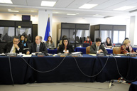 Foto Salón Rubén Darío 1: Comisionado Florentín Meléndez; Primer Vicepresidente de la CIDH, Comisionado Víctor Abramovich; Presidenta de la CIDH, Comisionada Luz Patricia Mejía; Comisionado Paolo Carozza; y Secretaria Ejecutiva Adjunta de la CIDH, Elizabeth Abi-Mershed, en audiencia celebrada durante el 134 Período de Sesiones de la CIDH, en la sede de la Comisión en Washington, D.C., en marzo de 2009.