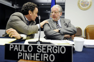 Foto Salón Padilha Vidal 4: Secretario Ejecutivo de la CIDH, Santiago A. Canton, y Comisionado Páulo Sérgio Pinheiro, en audiencia celebrada durante el 134 Período de Sesiones de la CIDH, en la sede de la Comisión en Washington, D.C., en marzo de 2009.