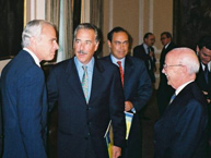 Comisionados Robert K. Goldman y Hélio Bicudo con el Presidente de Colombia, Andrés Pastrana, durante la reunión sostenida en Bogotá. Crédito: Mario López-Garelli